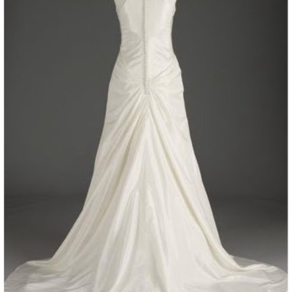 Chic Ivory High Collar Galina Signature Wedding Dress - Picture 4 of 9